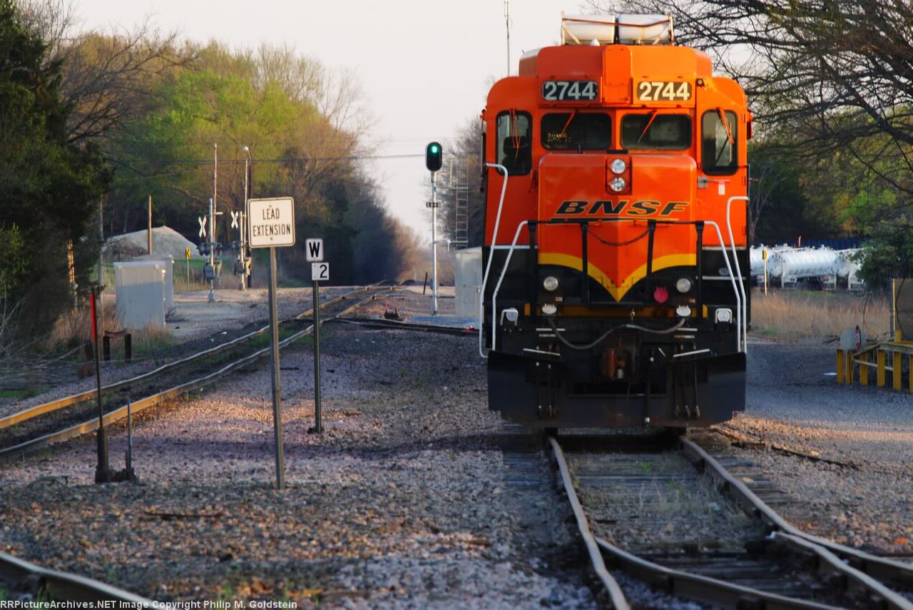 BNSF 2744